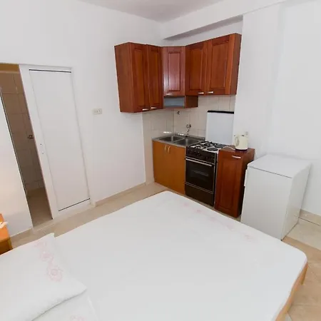Apartment Miljko - 80 M From Brela