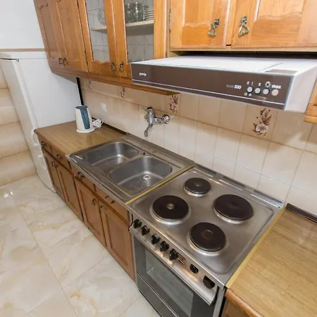 Miljko - 80 M From Apartment *