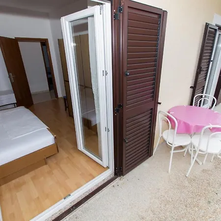 Apartment Miljko - 80 M From Brela