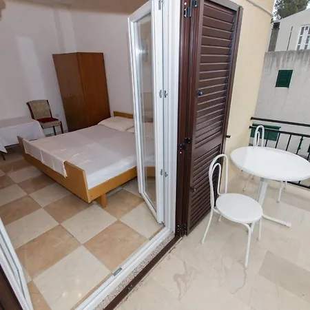 Apartment Miljko - 80 M From Brela