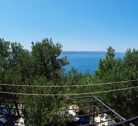 Miljko - 80 M From Brela
