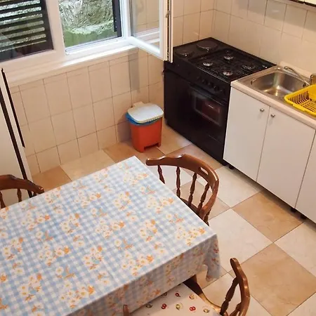 Apartment Miljko - 80 M From Brela