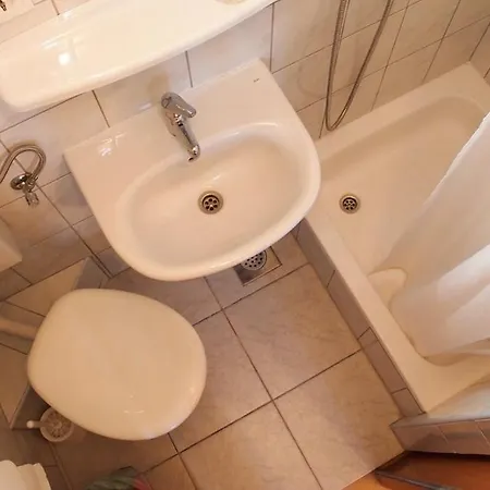 Apartment Miljko - 80 M From Brela